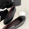 Canal Zapatos de vestir Sandalia Ballet Pisos Zapato Mocasín bajo Diseñador de lujo Piel de oveja Mujeres Sexy Zapato casual Negro Blanco Zapatilla de tenis Zapatilla plegable Caminata Caja de zapatos de baile