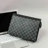 Men's Handbag Men's Soft Leather Ipad Handbag Envelope Bag Fashion Business Leisure Large Capacity Handbag 220718275q