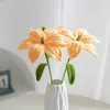 Декоративные цветы 6 шт. ручная вязка лилия подарок на день матери тюльпан роза крючком искусственный букет цветов пряжа домашний декор рабочего стола