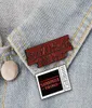 Lindo Vintage STRANGER THINGS letra pequeña divertido esmalte broches pines para mujeres Navidad Demin camisa decoración broche Pin Metal Kawaii5335233