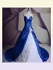 Vintage Royal Blue Satin Wedding Dresses White Organza Lace Applique Chapel Train Wedding Bridal Ball Gown Pärled Custom Made Plus2457775