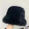 BERETS 2024ふわふわしたフェイクファーバケツハット女性温かい厚いぬいぐるみ冬の豪華なファッションパーティーパナマフィッシャーマンキャップY2K