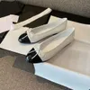 Zwei -Ton -Ballett -Flats Elfenbein schwarze Frauen klassische Schaffell Lederspleißspleiß Mütze Flach Frühling Sommer bequemer lässiger Lederschuhe Luxus Ballerina Flats Flats