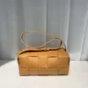 Sac de créateur de mode de luxe pour femmes sac d'oreiller carré tissé à la main en cuir véritable peau de vache couleur unie mode sac à bandoulière à une épaule