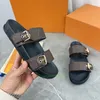 Diseñador de marca para hombre, zapatillas, estampado a cuadros, chanclas de cuero genuino, plataforma de lujo para mujer, zapatilla, sandalias, mulas, pisos, cerrojo de cuero, diapositiva de playa