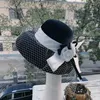 Basker formella breda brim vit blomma svart fedora hatt slöja filt diskette damer bröllop brud fascinator