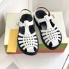 Kvinnors läder handarbete vävda platt romerska sandaler Kvinnor Fashion Luxury Designer Sandaler Flat Casual Shoes White Gold