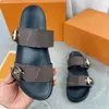 Designer-Marken-Männer-Hausschuhe, Karomuster, echtes Leder, Flip-Flops, Luxus-Damen-Plateau-Slipper, Sandale, Pantoletten, Wohnungen, Leder, Haspe, Strandrutsche