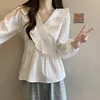 Blusas femininas 2024 primavera e outono borda de lótus com decote em v camisa de manga comprida versão coreana ajuste fino elegante sexy lanterna mangas topo