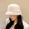 Berets Niche Design Style White Mink Hair Bow Fisherman Hat Retro Heben Senior Top Women's Fashion Banquet Lampshade