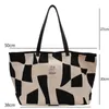 Lyxdesigner stor kapacitet Tote Handväska för kvinnor Checkered Mönster Trend Brand Designer Shopper Shopping Bag 240106