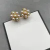 Nuovi orecchini per fascino perle di fiori donne stalloni di design floreale a doppia lettera pericolosa con box gabine 6504359