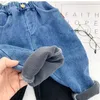 Garçons vêtements Denim pantalon décontracté couleur unie polaire thermique pantalon surdimensionné enfant en bas âge enfants hiver 36 m bébé garçon coton jean 240106