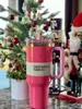 سفينة من الولايات المتحدة الأمريكية 1: 1 شعار شتاء اللون الوردي المحدودة الإصدار H2.0 COSMO Starbacks مشترك مع Parade Parade Mugs Valentine Day Gift Target Red Water Bottles GG0219