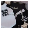 Hundkläder 21 Autumn and Winter Retro Black White Small Fragrance Pet Dogs Sweater Cat Clothes French Schnauzer Teddy Drop Delivery DHD7V