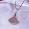 Bvlgaerri Pendant Colliers High Baojia Small Jirt V Gold Épais plaque 18K Rose Fan pleine de diamants Niche Design pour les femmes