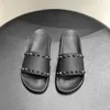 Storlek 35-42 med Box Rubber Slipper Designer Sandal Luxurys Hot Classic Slide Inbäddat nit Summer Pool Top Quality Casual Shoe Beach Black Mules Outdoor Flat Girl Loafer