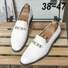 Witte Heren Casual Loafers Rijden Mocassin Mode Mannelijke Comfortabele Zakelijke Formele Lente Lederen Mannen Luie Metalen Kleding Schoenen 240105