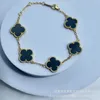 クラシックバンジュエリーアクセサリーNew HighEnd Four Leaf Clover Flower Bracelet Womens Titanium Steel Light Luxury Trenduy Internet Celebrityファッショナブルでスタイリッシュ