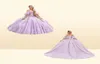 Vestidos de quinceanera lilás do século 18 2023 fora do ombro vestido de baile medieval com flores 3D rendas até manga curta doce 15 vesti8536580