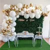 White Balloon Garland Arch Kit Gold Confetti Balloons 98 PCS Artificial Palm Leaves 6 PCS Bröllopsfödelsedagsdekorationer 220321235B