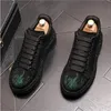 Lyxdesigner Rhinestone Charm Casual Shoes for Men tjocka bottenlägenheter Punk Rock Prom Loafers Male Walking Sneakers DA40 240105