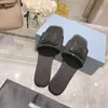 Projektant Slipper łatwy sandał szum płaskie muły przytulne komfort luksusowe sandały sandałów cielęcia pantofle dżinsowe litera drukująca