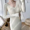 2023 Herfst Winter In Gebreide Jurk Vrouw Basic Slim Fit V-hals Lange Mouw Verdikte Jurken Elegant Office Lady Knitwear 240105