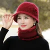 Berets Middleageaged et âgé du chapeau âgé femelle automne hiverrabbit cheveux tricot bassin winterrelely mère vieille dame écharpe ensemble