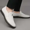 Sneakers dal design casual fatte a mano Scarpe comode in pelle Mocassini da uomo Vendita calda Mocassini Scarpe da guida uomo