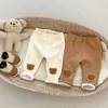 0-3T nacido niño bebé niña ropa de invierno pantalones de bebé de felpa cálidos pantalones de algodón grueso estiramiento estampado de oso polainas lindo traje 240106