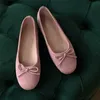 Slip TPR Talon bas sur les chaussures de chaussures Chaussures Plaques de ballet quotidien féminin Mouton Suede Flats Chaussures plates avec Bowtie 240106 9054 437