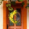 Kwiaty dekoracyjne żółte róże wieniec Piękna sprężyna do drzwi wejściowych na zewnątrz