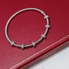 Nuova fibbia per gioielli di lusso con bracciale di diamanti, acciaio inossidabile al titanio, bracciale versatile alla moda europea e americana