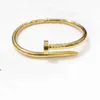 Bracelet de créateur Cartres Fashion simple et personnalisée 18k Gol Sweet Sweet Volydle Nail en acier inoxydable rose or argent femelle m2wy