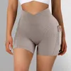 Sportträning shorts kvinnor hög midja sömlös fitness scrunch rumpa gym leggings cross pocket yoga byxor 240106