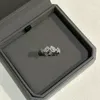 Kluster ringer den ursprungliga importerade S925 Sterling Silver Plated 18K Gold Diamond Set Women's Engagement Ring. Oregelbundna retro lyxsmycken