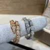 7otn Designer Bvlger Band Anneaux Haute Version Baojia Serpent En Forme D'os Plein Diamant Ouvert Anneau Niche Couple Tête Multi