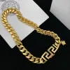 Créateur de mode chaîne épaisse collier bracelet ensembles de bijoux lettre V Grèce motif méandre Banshee tête de méduse plaqué or 18 carats cadeaux de fête d'anniversaire HMS8 - 06