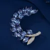 Broches Haut de gamme bleu cristal feuille plante broche femmes Niche Design broche beauté strass Corsage classique costume robe accessoires