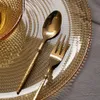 Set di stoviglie da 20 pezzi Coltello forchetta e cucchiaio in stile occidentale Tavolo leggero Posate con motivo martellato in oro di lusso 240106