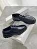 Scarpe eleganti Piattaforma in pelle verniciata Punta tonda incrociata Punta piatta con tacco Decorazione cucita solida Sapatos Femininos De Luxo Salto Alto