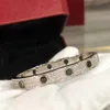 Klasik Cartres Bangle v Gold High Edition Siyah Tırnak Tam Gökyüzü Yıldız Bilezik Erkekler ve Kadınlar İçin Aynı Stil 18K Gül Kapalı Moda Aşk Elmas El Macunu