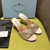 2024 Pantoufles en satin rembourrées avec strass Diapositives en cuir poli Sandales d'été Chaussures Stiletto Sandal Femmes Designer de luxe Slide Slipper avec boîte Tailles 35-42 Avec boîte