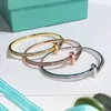 Bracciale di marca di lusso T Coppia di moda Bracciale in acciaio al titanio Bracciale di alta qualità in oro 18 carati Gioielli con scatola