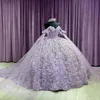 Abito da ballo con illusione di lavanda al largo della spalla Abiti Quinceanera Applique in pizzo Nastri con perline di cristallo Corsetto Vestido De 15 Anos