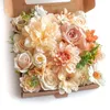 Yan Dusty Rose Artificial Flowers Kombination Box für DIY Hochzeit Brautsträuße rosa Blume mit Stielen Arrangements Kuchendekor 240106