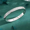 Un Bracelet Cartres classique Kaga, trois rangées de diamants, mode féminine, diffusion populaire en direct