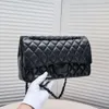 Hög version Real Leather Shoulder Bag Women Crossbody Bag Designer Bags Diamond Mönstrade CF Chain Bag Womens All Black Fashion Påsar med låda