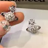 Designer Juwelen Vivienne Kaiserin Witwe XI Die gleichen Volldiamant Hollow Saturn Ohrringe für Frauen trendy und Nischendesign vielseitiger leichter Luxus und Highend Earrii